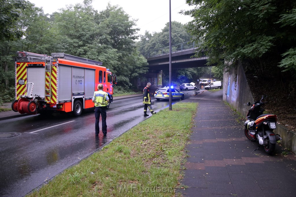 VU Frontal Koeln Hoehenhaus Berlinerstr vor Leuchterstr P01.JPG - Miklos Laubert